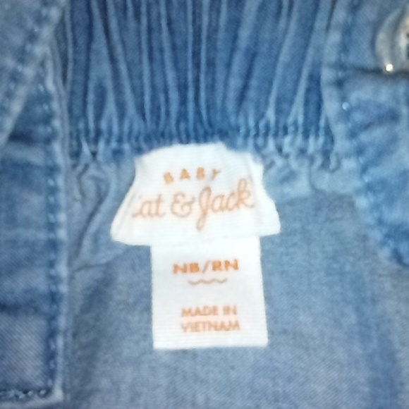 Baby Cat & Jack Newborn Girl Chambray Suspender Skirt w/ Bodysuit "I'm NEW here" - Picture 2 of 10